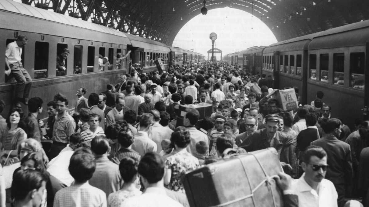 Immagine di Essere e sentirsi estranei nella città brandizzata