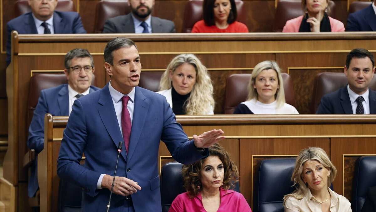 Immagine di Il Sánchez innamorato tiene in bilico la Spagna (anche se le accuse a sua moglie sono labili)