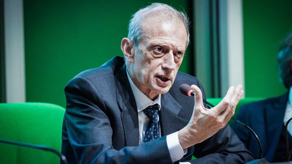 Immagine di Tre ipotesi sul caso Piero Fassino al duty-free