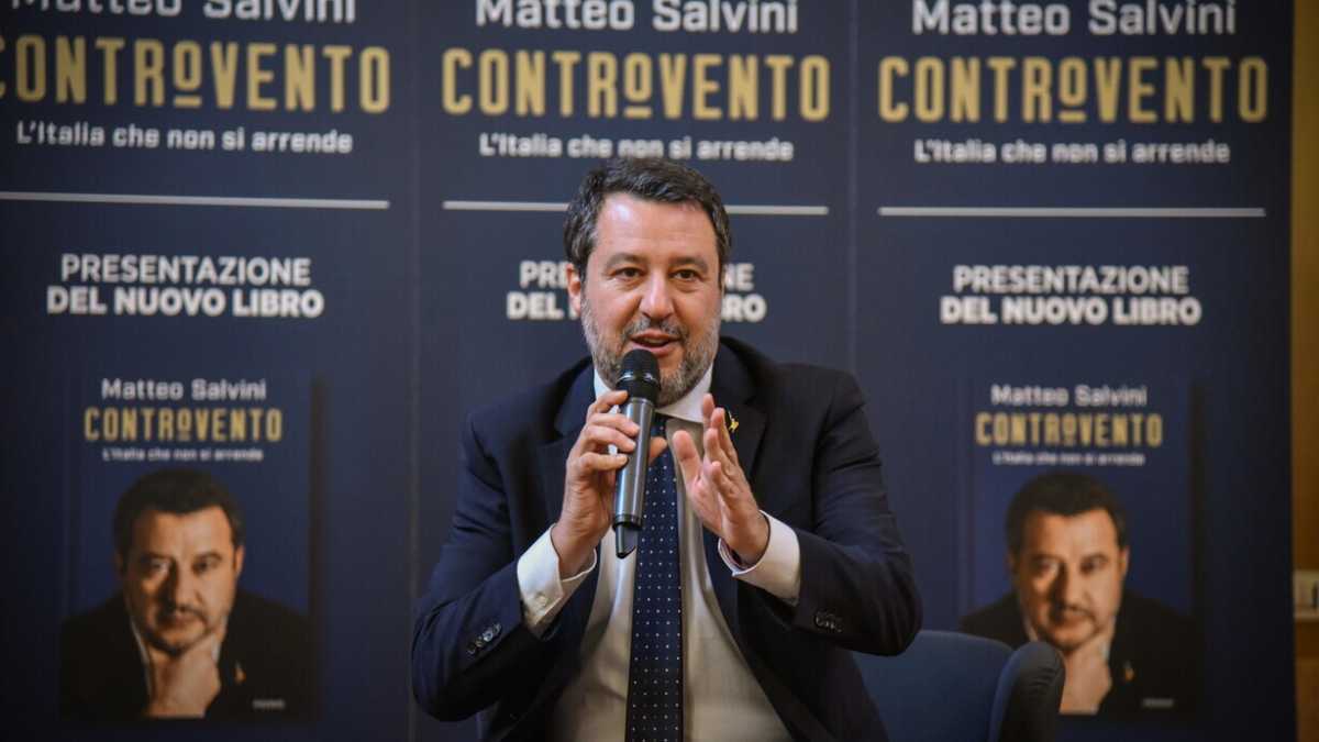 Immagine di Il general Salvini, ufficializza Vannacci, ma i leghisti salgono in collina. Resistenza, con sbadigli