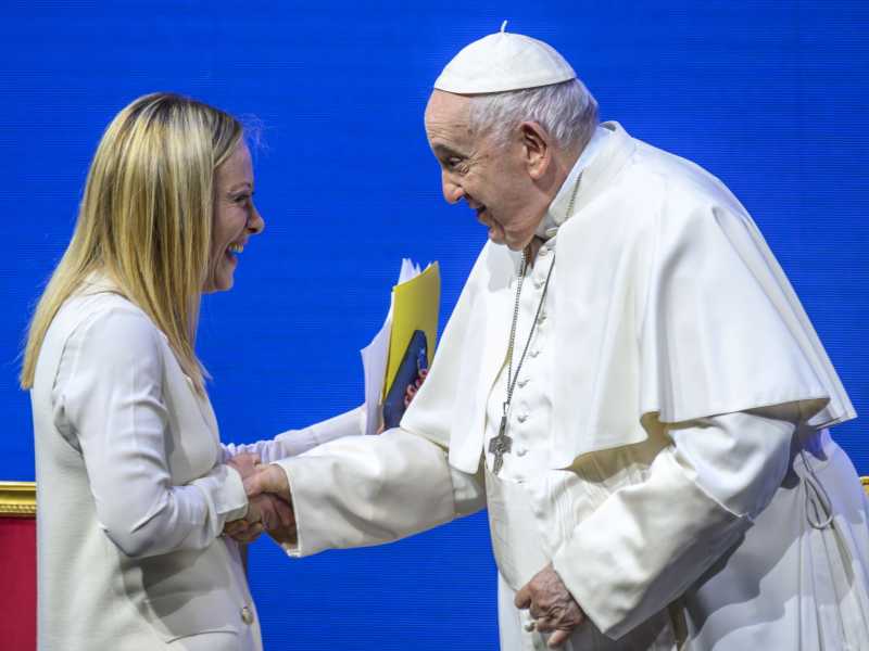 <font face="Arial, Verdana, sans-serif"><span style="font-size: 12px;"><b>Giorgia Meloni e Papa Francesco - foto via Getty Images</b></span></font>