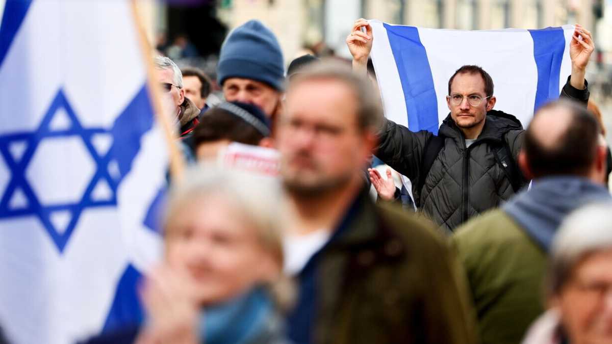 Immagine di L’antisemitismo è il nuovo fascismo. E anche Parenzo ne fa le spese