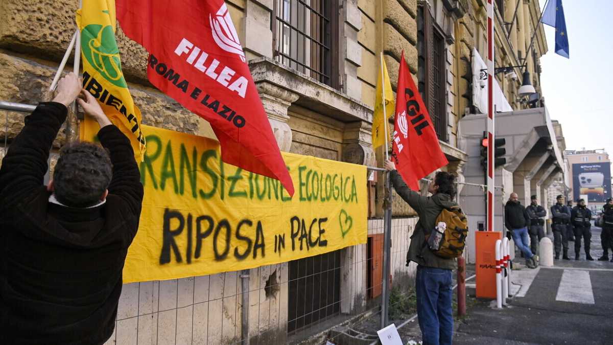 Immagine di Senza prima un bel dibattito, ai nimby non andranno bene nemmeno i treni a idrogeno