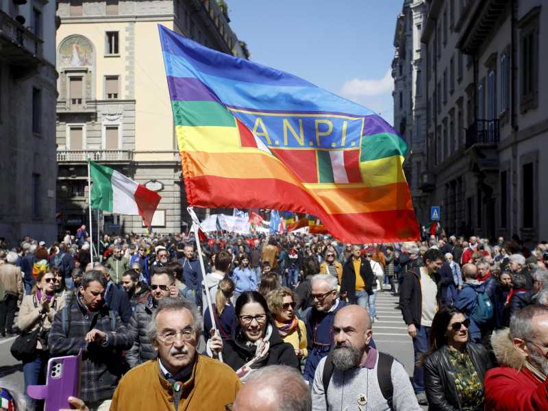  La manifestazione del 25 aprile a Milano - foto Ansa