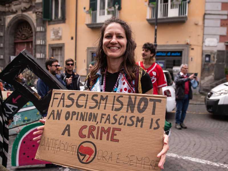 Più che all’antifascismo, sarebbe utile soffermarsi sul vero significato di fascismo