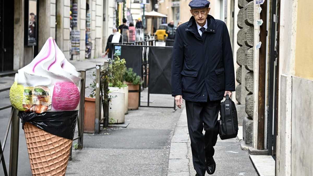 Immagine di Del diritto al taccheggio nel mercatino dei falsi ricchi di un aeroporto