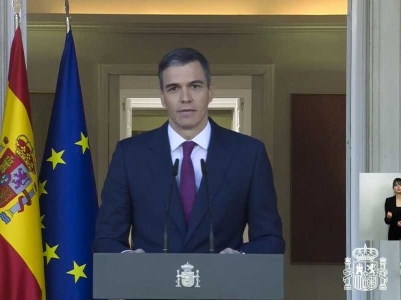 Sánchez ha portato i sentimenti in politica e se n'è fatto vanto. La decisione di rimanere