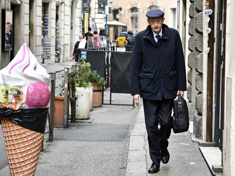 Del diritto al taccheggio nel mercatino dei falsi ricchi di un aeroporto