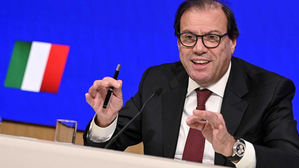 Immagine di Per i 100 euro di Meloni servirà “l’autocertificazione” dei redditi. E Salvini prepara il condono