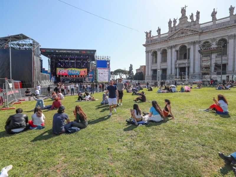 Preparativi per il Primo Maggio - fonte LaPresse