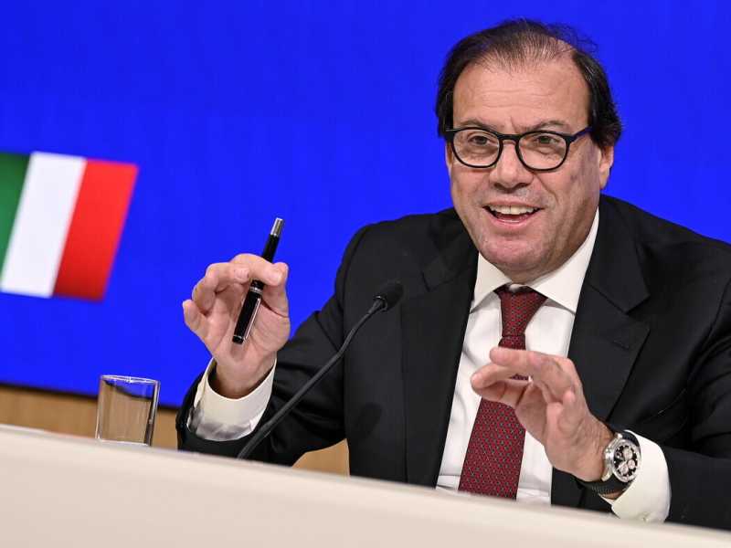 Per i 100 euro di Meloni servirà “l’autocertificazione” dei redditi. E Salvini prepara il condono
