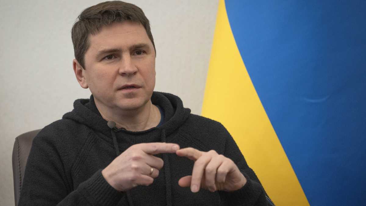 Immagine di Podolyak, il consigliere di Zelensky, spiega perché per Kyiv anche le parole sono questione di vita o di morte