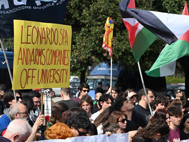 Studenti protestano contro Israele (Ansa)