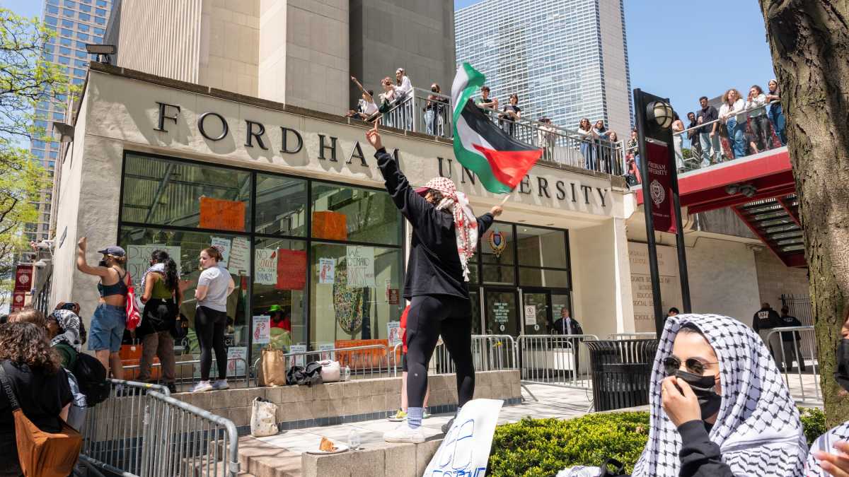 Immagine di “L’Iran usa gruppi universitari per destabilizzare l’occidente”, dice Emmanuel Razavi