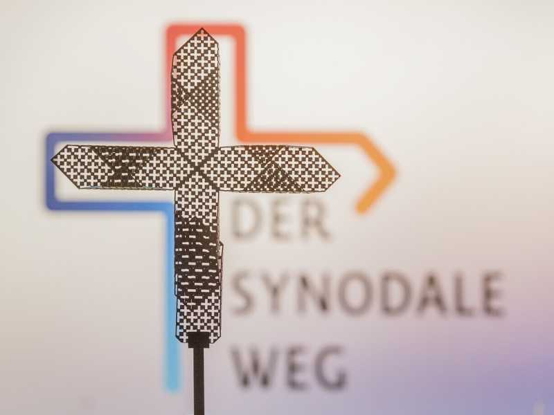 <span style="caret-color: rgb(51, 51, 51); color: rgb(51, 51, 51); font-family: Roboto, sans-serif; font-size: 18px; text-align: right;">Synodaler Weg</span> 