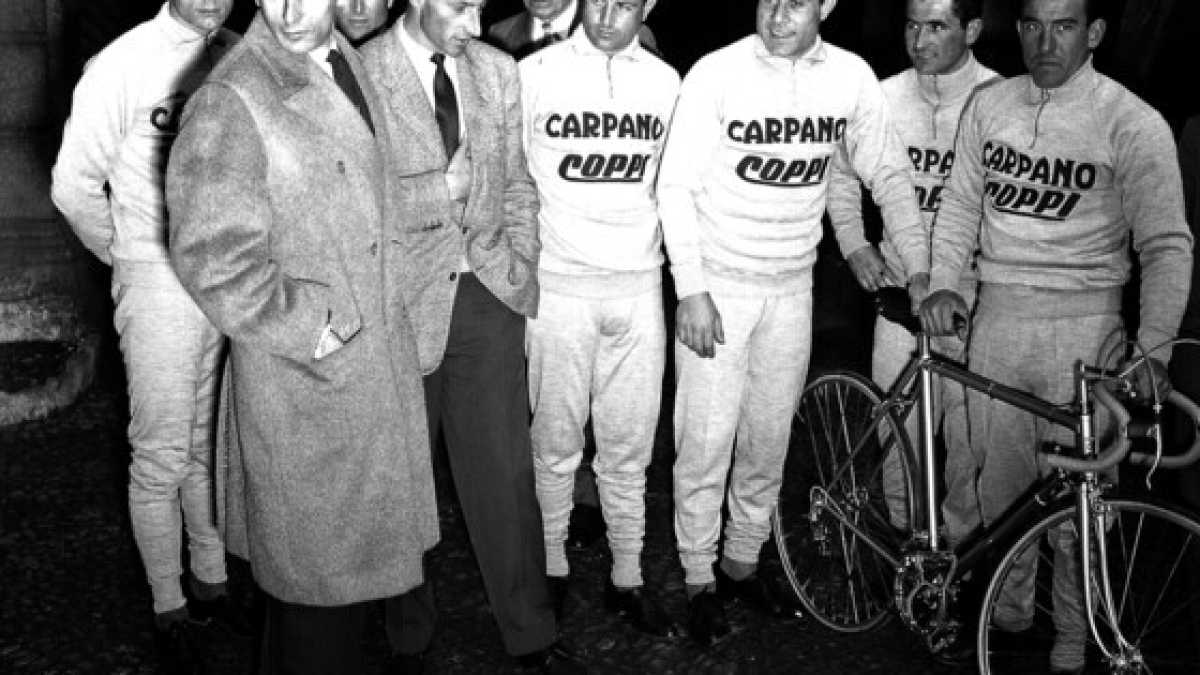 Immagine di Ma dove vai Vermouth in bicicletta? Monsù Carpano saluta il Giro d'Italia