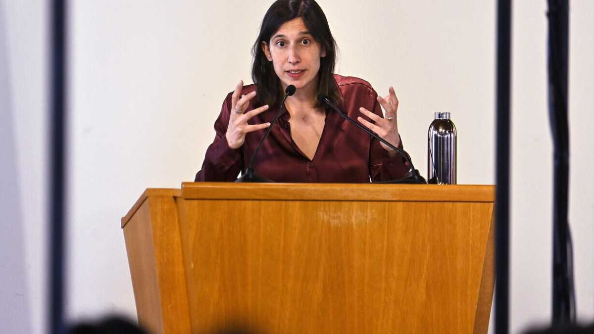 Immagine di "Firmerò i referendum contro il Jobs act". Schlein sfida i riformisti del Pd