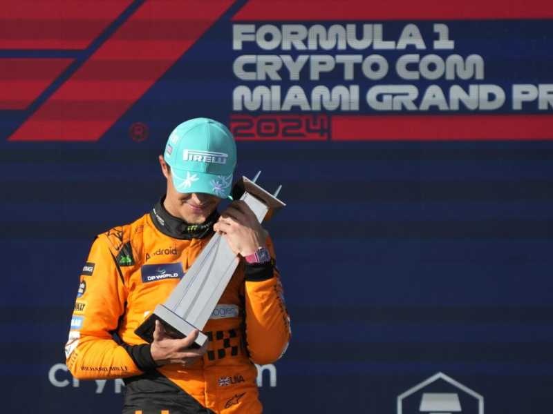 Lando Norris sul podio del Gp di Miami (foto Ap, via LaPresse)