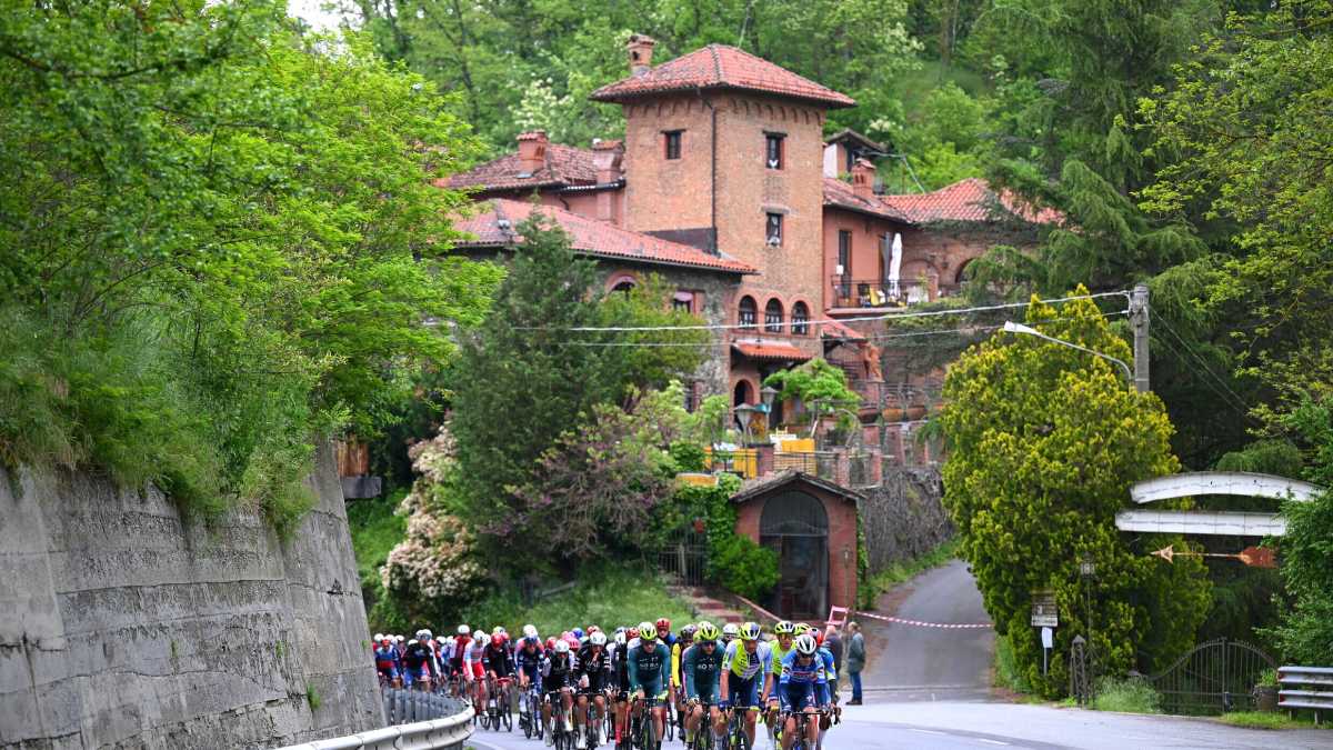 Immagine di Il Giro d'Italia tra Napoleone, il chinotto e Luciano l’Eroico