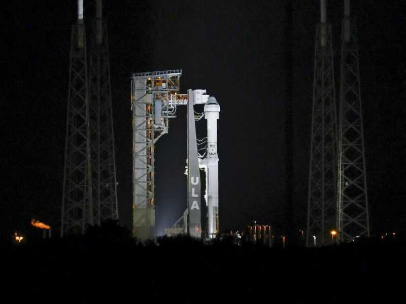 La capsula Starliner sul razzo, dopo il rinvio del lancio (AP Photo/ Terry Renna) <br />