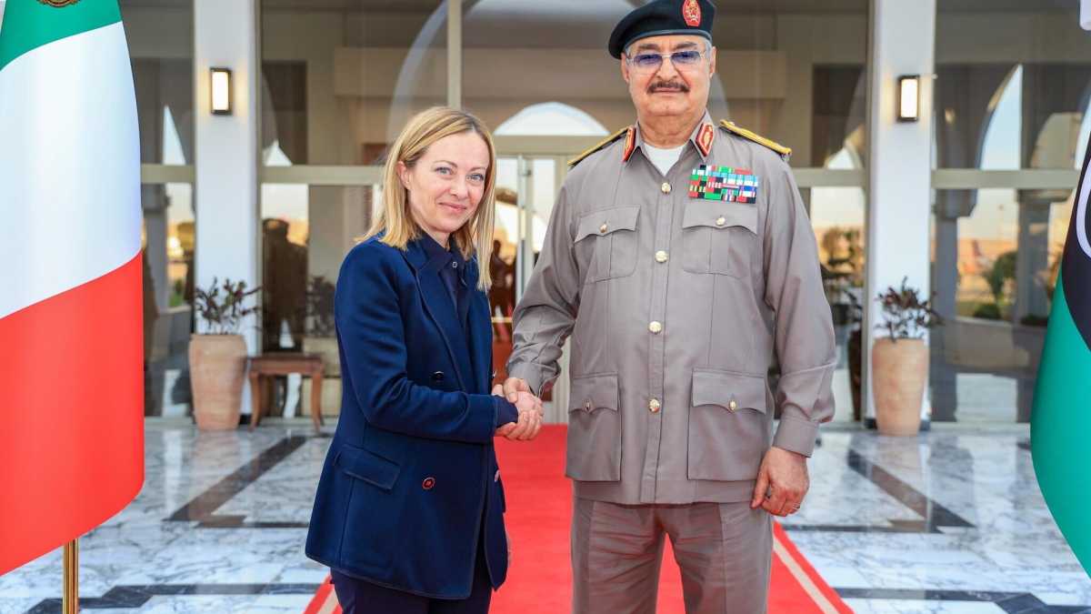 Immagine di In Libia Meloni parla con tutti, Dabaiba e Haftar. Perché se non lo facciamo noi lo fanno i russi