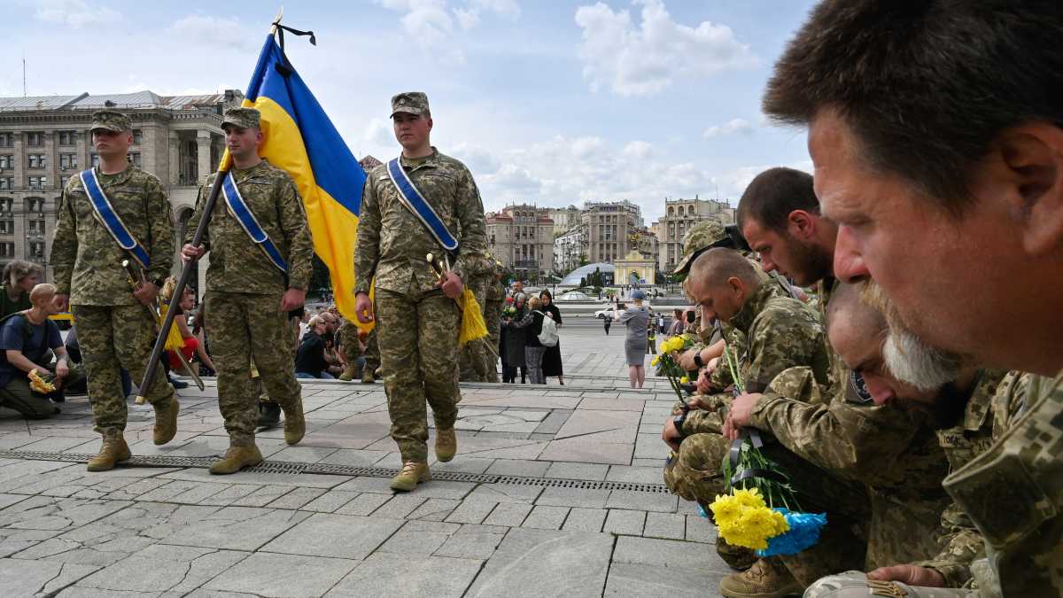 Immagine di Zelensky, il Parlamento scaduto e la democrazia messa alla prova dalla guerra