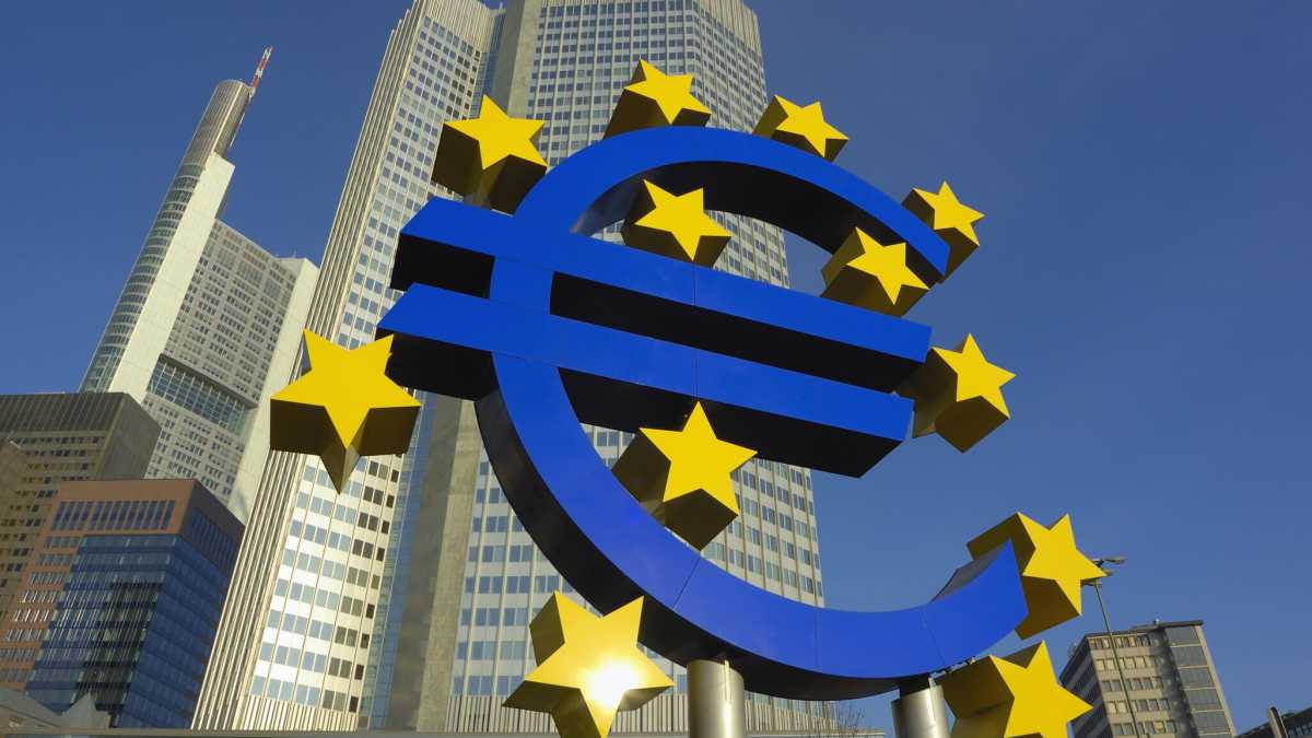 Immagine di Abbassare i tassi di interesse? Perché ne avrebbe più ragioni la Fed della Bce