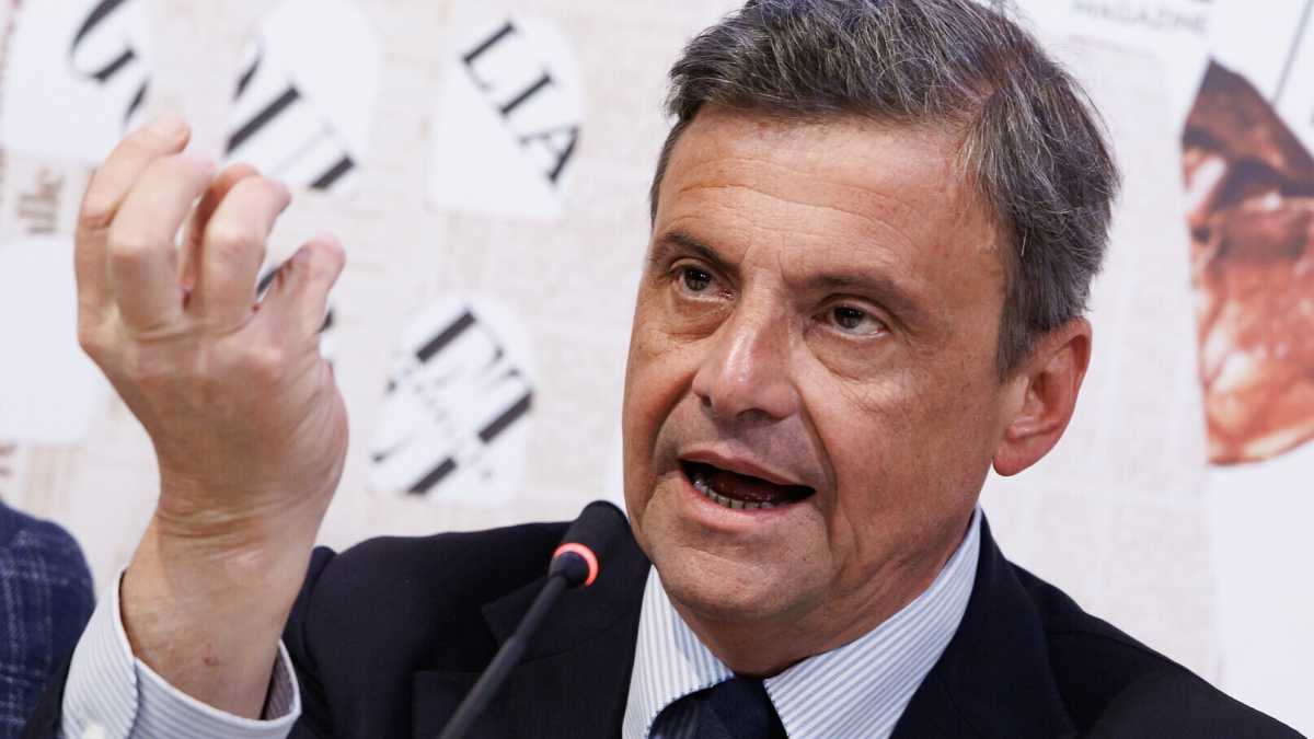 Immagine di Calenda: Renzi ha lo stesso problema del Pd, e il Salvini “pacifista” farà cadere il governo