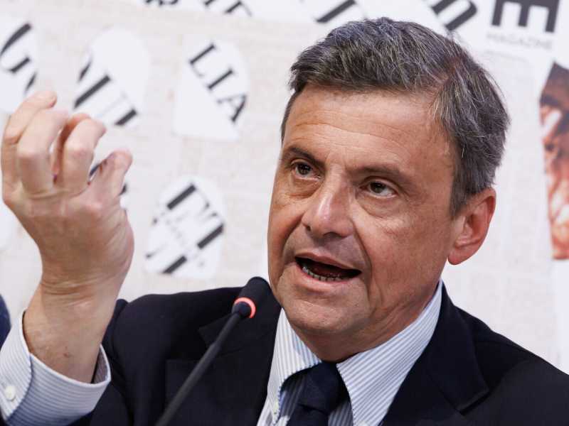 Calenda: Renzi ha lo stesso problema del Pd, e il Salvini “pacifista” farà cadere il governo