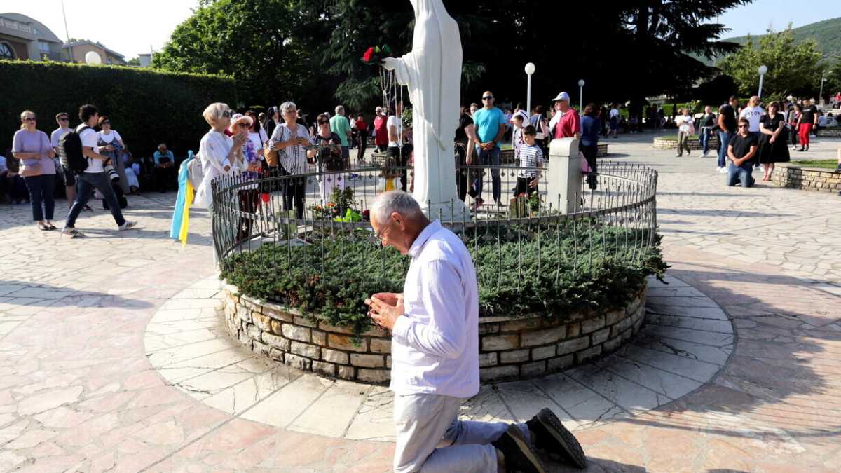 Immagine di Madonne e postine. In arrivo nuove norme (più rigide) per valutare le apparizioni. E Medjugorje?