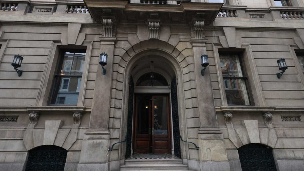 Immagine di Dopo 200 anni il Garrick club apre alle donne