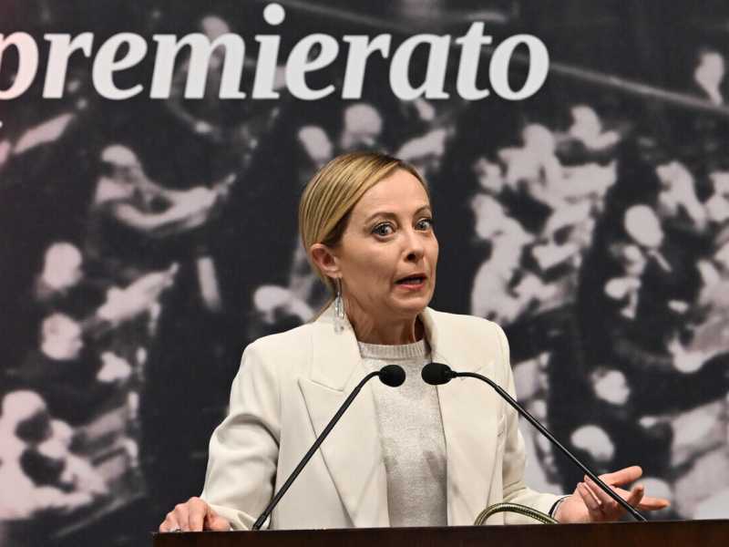 Meloni e il premierato balera. "Voglio dialogare ma non getto la spugna", lobbisti, attori per la pacificazione
