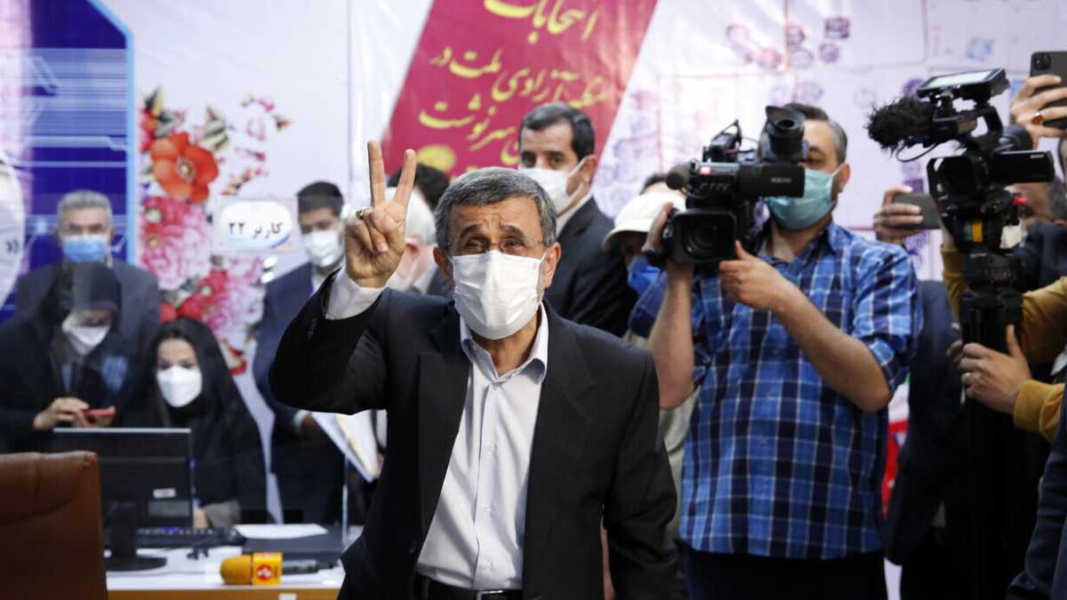 Immagine di L’ospite speciale Ahmadinejad in Ungheria, noto per le sue posizioni antisemite