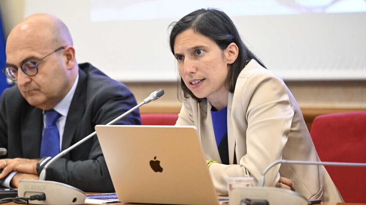 Immagine di Tutti con Elly. In segreteria solo in tre non firmano i referendum della Cgil