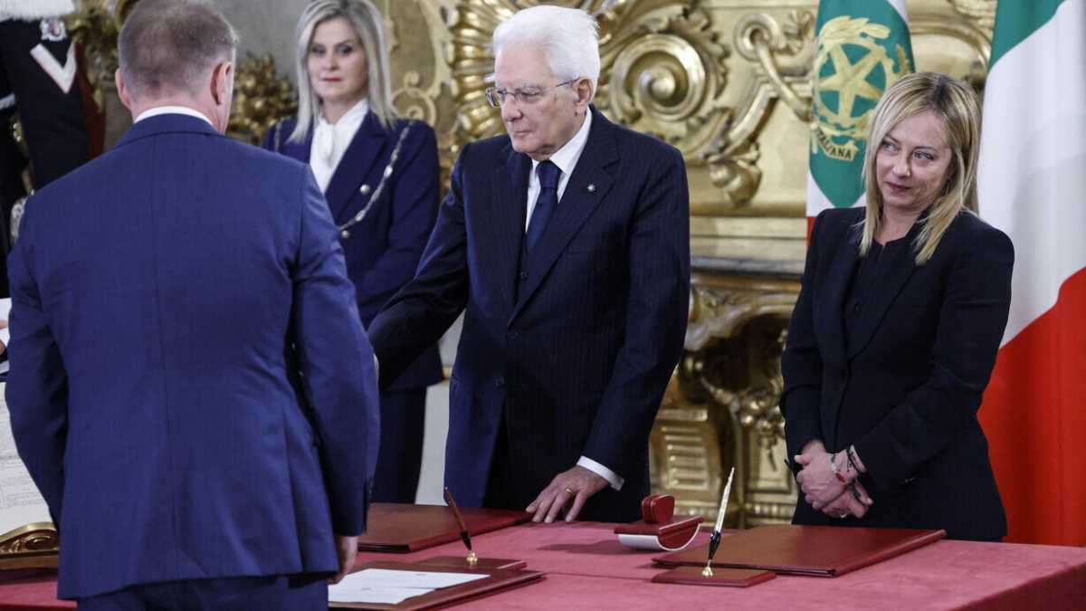 Immagine di Mattarella stoppa il dl di Lollobrigida: "Mancano i requisiti d'urgenza". Il ministro: "No, ci sono"