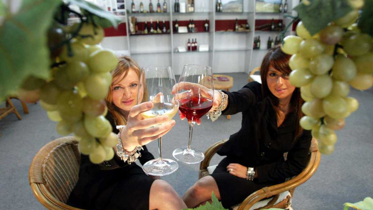 Immagine di Osare senza esagerare: cosa ci si aspetta oggi dalle donne e cosa ci si dimentica