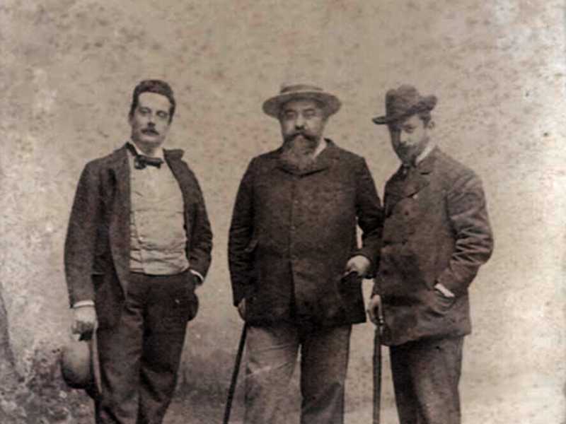A sinistra, Giacomo Puccini - foto Ansa