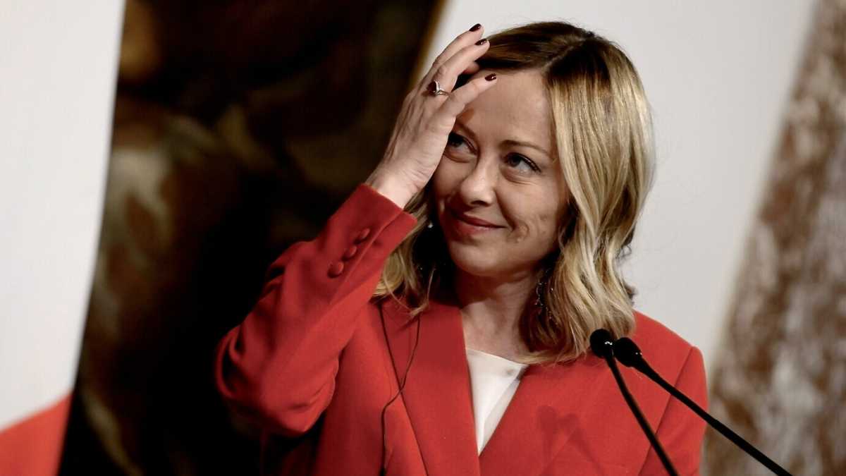 Immagine di Cresce FdI, cala il Pd: i sondaggi in attesa del duello tv Meloni-Schlein