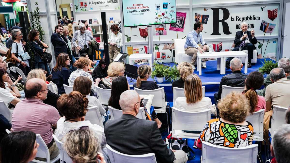 Immagine di Il regime è talmente illiberale che tutti al Salone del libro denunciano di non poterlo denunciare