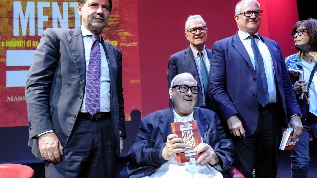 Immagine di Conte, Gualtieri e tutta la nostalgia rossogialla alla presentazione del libro di Bettini