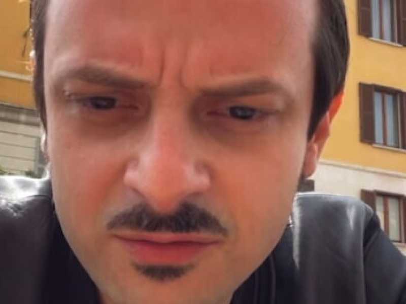 Il falso video di Rovazzi dimostra che la verità non esiste più