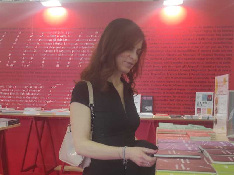 Dal letto alla chiesa, la letteratura fuori standard di Gilda Policastro