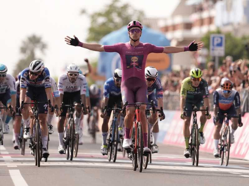 Jonathan Milan ha vinto l'11a tappa del Giro d'Italia 2024 (foto LaPresse)
