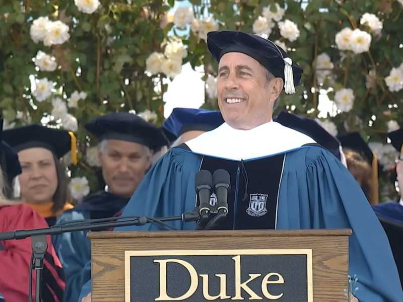 Il discorso del comico Jerry Seinfeld alla cerimonia di consegna delle lauree dell'Universit&agrave; Duke, nella Carolina del Nord<br />