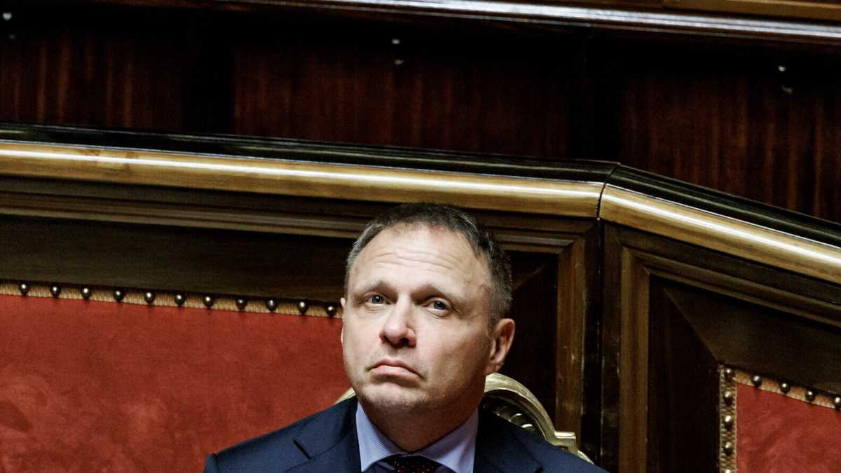 Immagine di La "dolce vita" di Lollobrigida, doppi uffici, risorse, i dirigenti riluttanti mandati a "studiare"