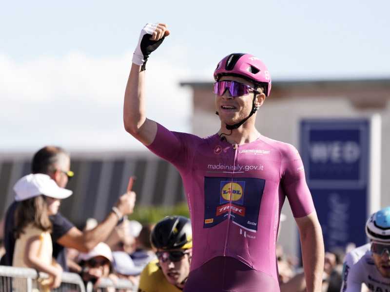 Jonathan Milan ha vinto la 13a tappa del Giro d'Italia 2024 (foto LaPresse)