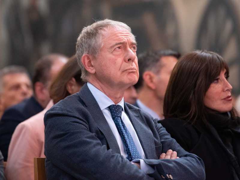 Urso senza carrello. L’impresa del ministro delle Imprese