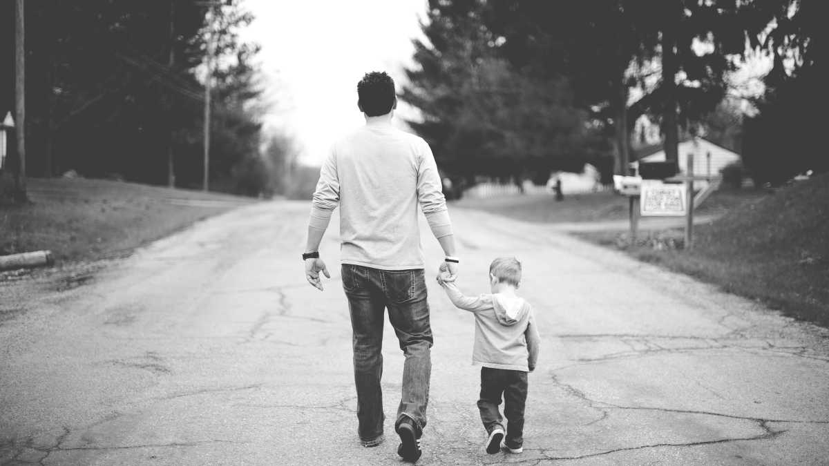 Immagine di La precisione e la distrazione del coltello. Elegia di un padre