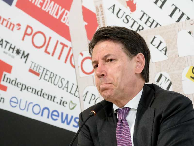 Il Conte "ammezzato" da Meloni e Schlein. Il M5s ora teme il flop: "Siamo all'undici per cento"
