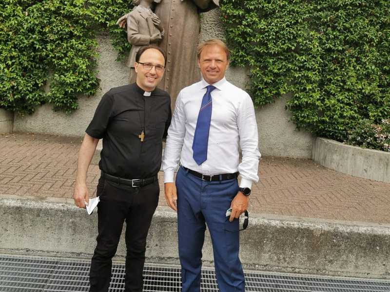 Ecco don Lollobrigida, il discreto fratello prete del ministro bum bum